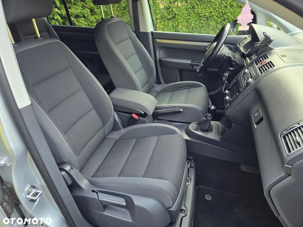 Volkswagen Touran - 18