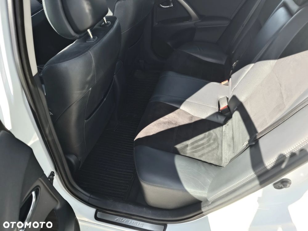 Toyota Avensis 1.8 Premium - 24