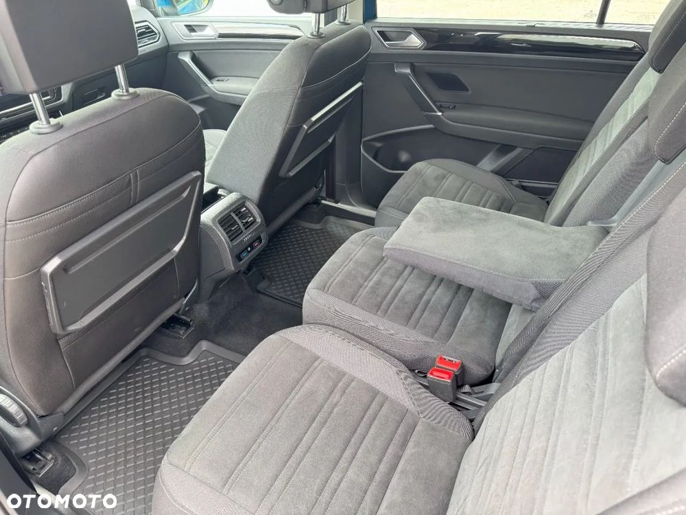 Volkswagen Touran - 16