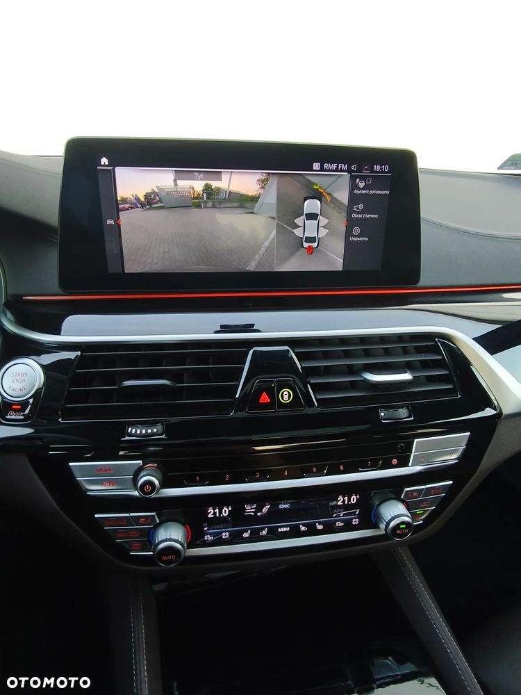 BMW Seria 5 M550i xDrive sport - 16