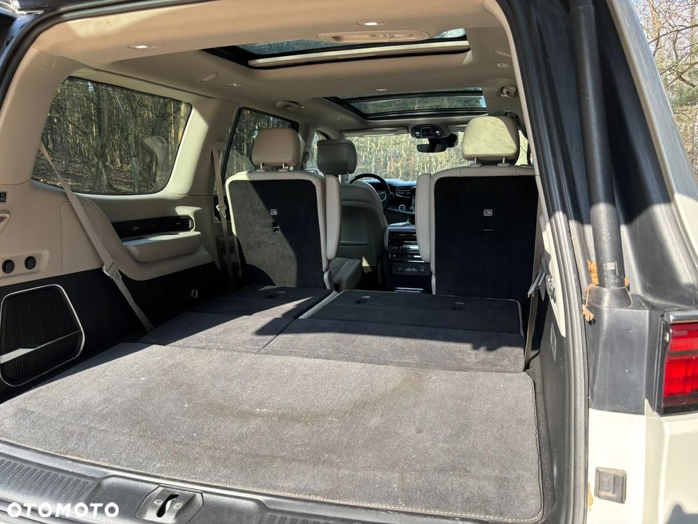 Jeep Wagoneer - 16