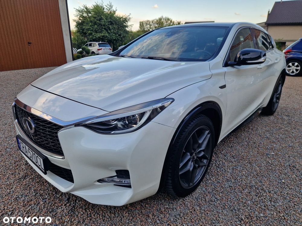 Infiniti Q30 1.5d Premium - 2