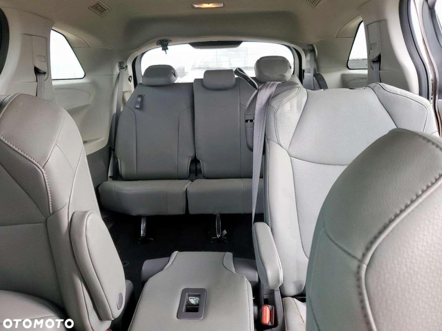 Toyota Sienna - 10
