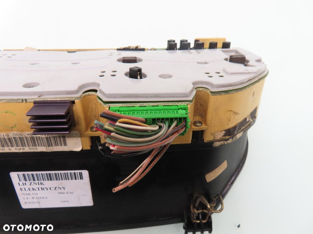 LICZNIK VOLVO 850 2.4 6849302 110008456012 - 3