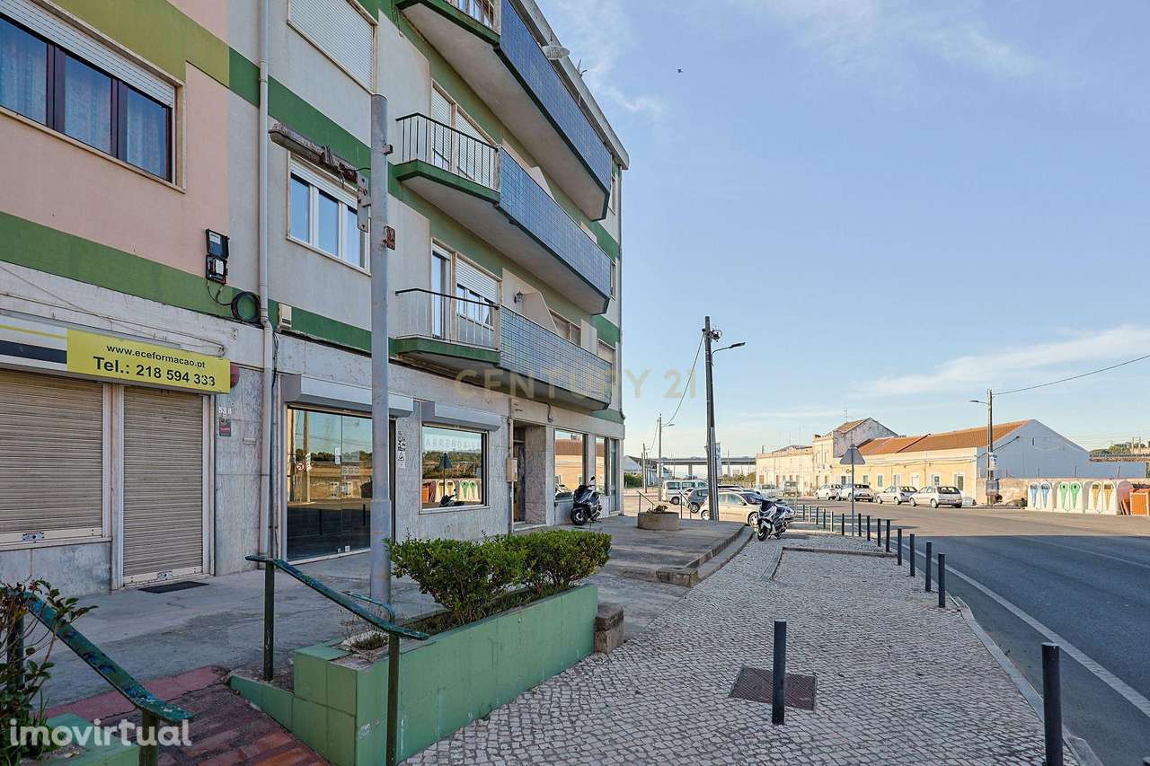 Apto T3 em Coina com Excelente Localização - Grande imagem: 2/24