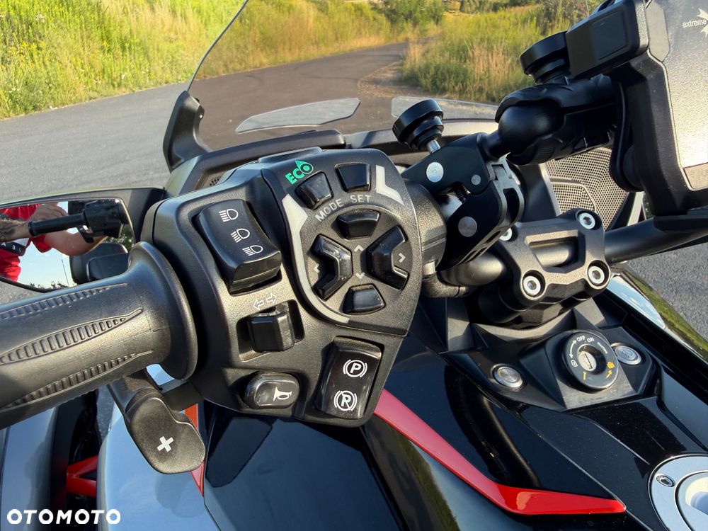 Can-Am Spyder - 20