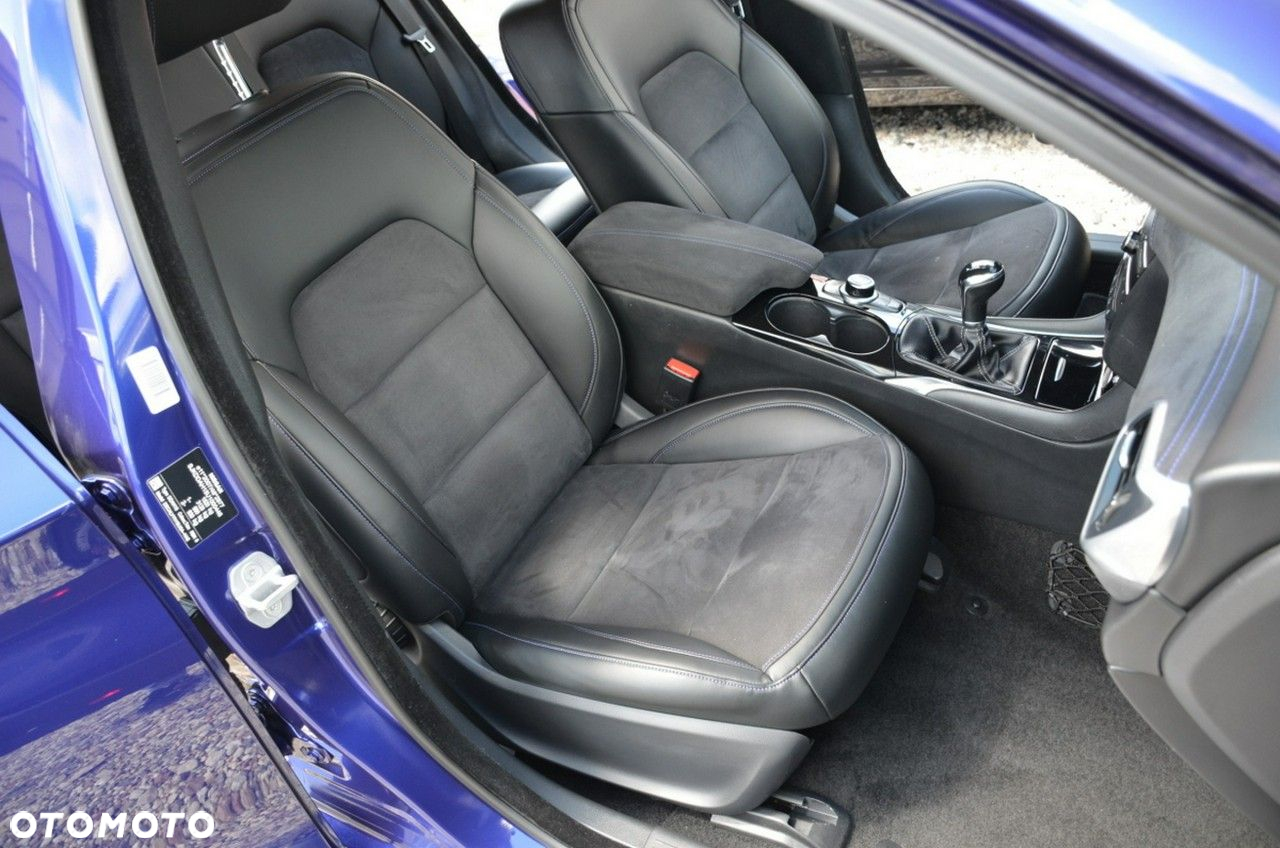 Infiniti Q30 - 12