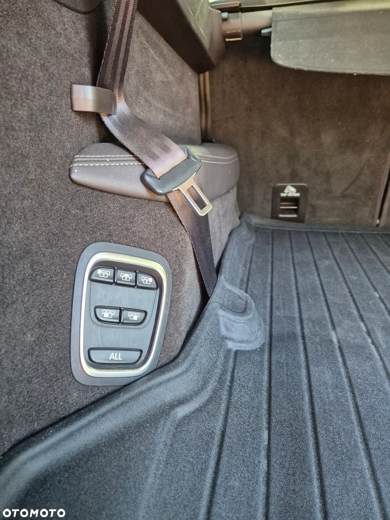 Renault Espace 1.6 dCi Energy Initiale Paris EDC 7os - 17