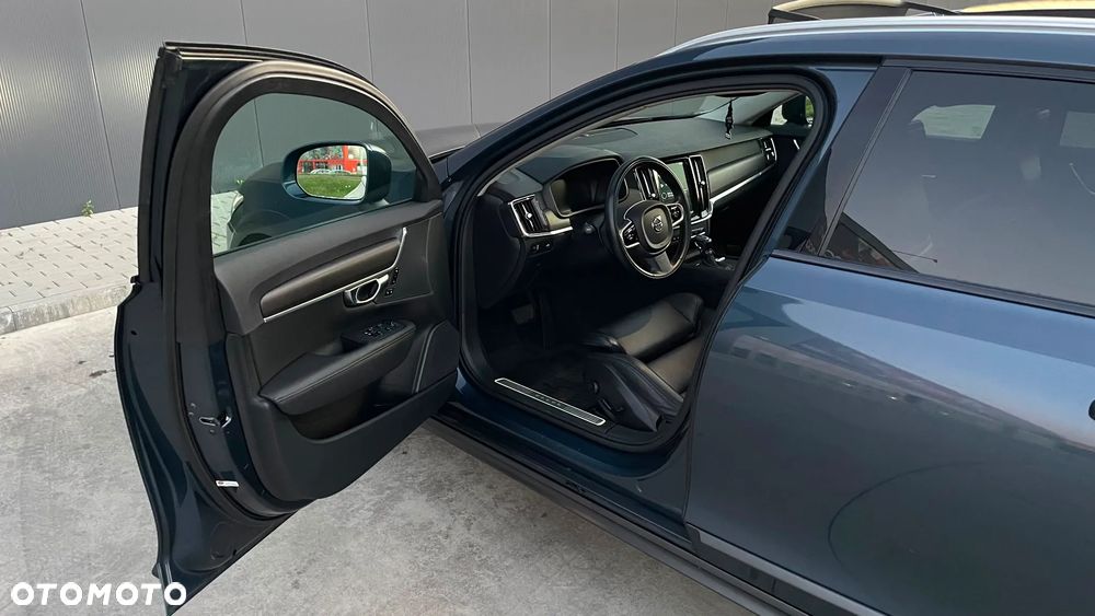 Volvo V90 Cross Country - 18
