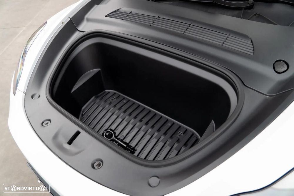 Tesla Model Y Long Range Dual Motor AWD - 21
