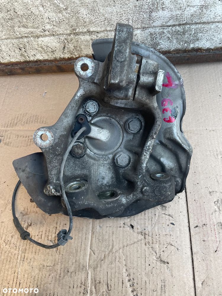 zwrotnica piasta lewa przód bmw e39 z tulejkami - 1