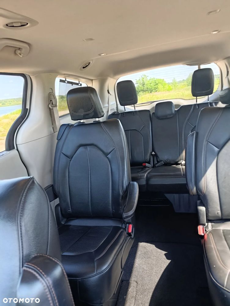 Chrysler Pacifica - 10