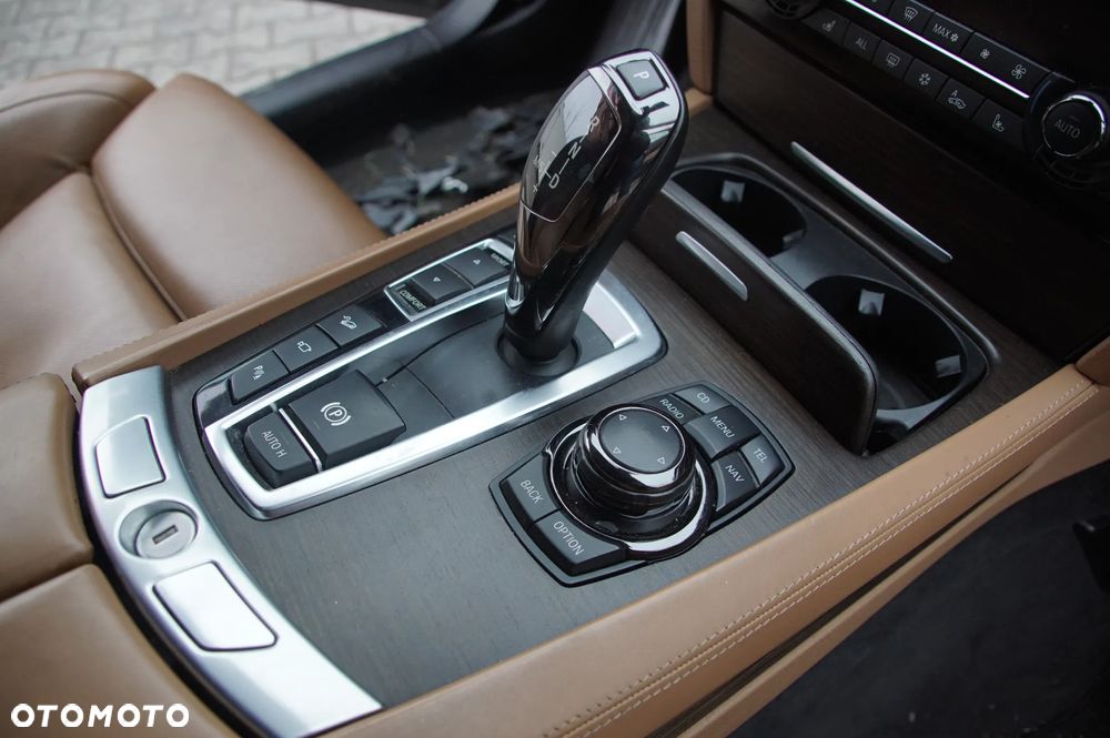 Pojazd na części BMW F01 750i Long xDrive, rocznik 2011 BLACK SAPPHIRE METALLIC (475) XCL.LEDER NAPPA ERW./D5 SATB HELL (NAD5) silnik N63B44O0 skrzynia GA6HP-26Z drzwi klapa szyba fotele long amortyzator - 19