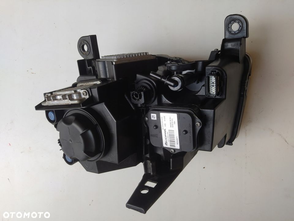 JEEP GRAND CHEROKEE WK2 XENON LAMPA PRZEDNIA PRZOD - 3