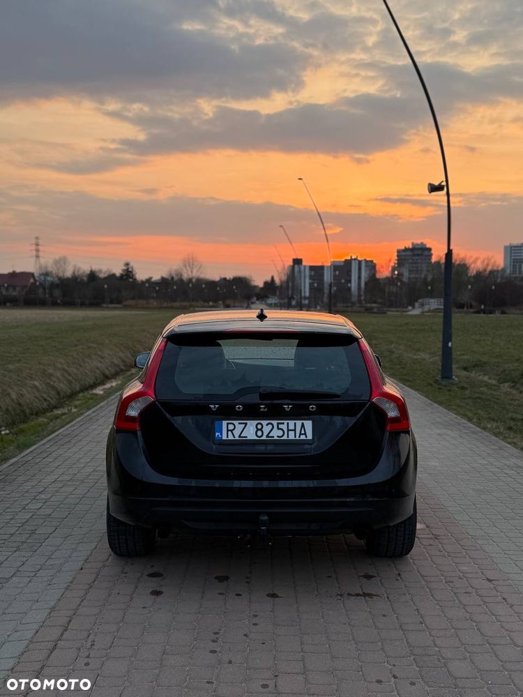 Volvo V60 T3 Summum - 6
