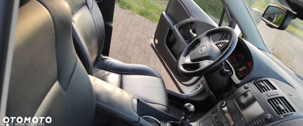 Toyota Avensis - 24