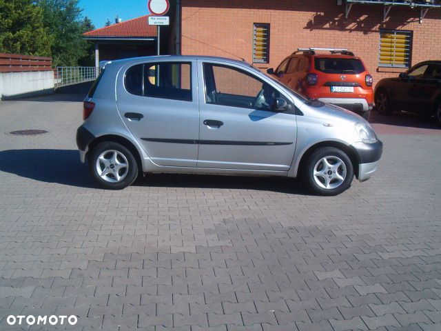 Toyota Yaris - 12