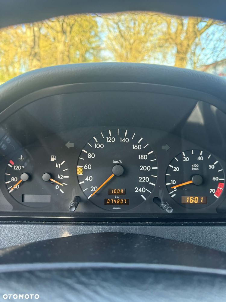 Mercedes-Benz Klasa C 180 Classic - 9