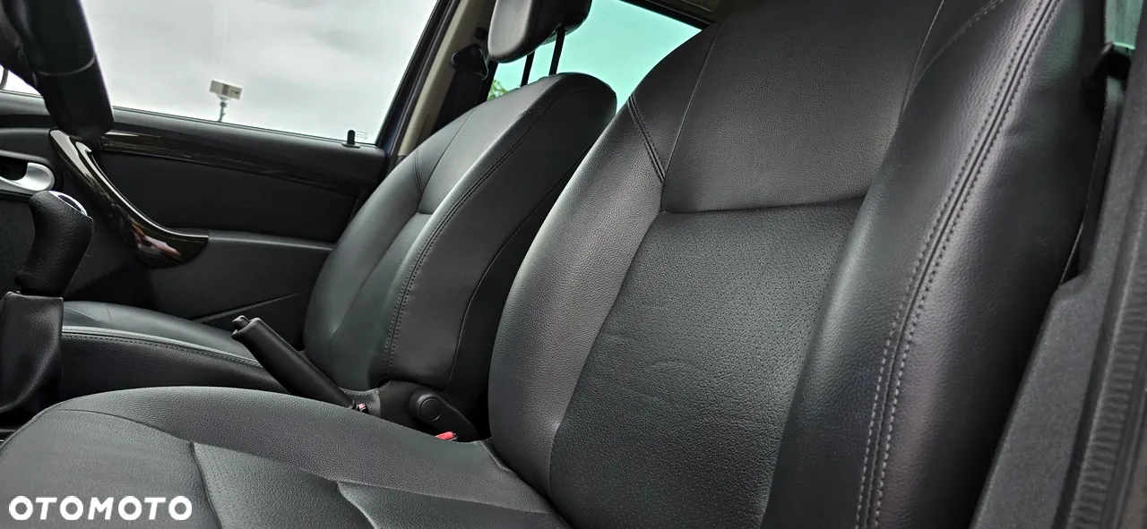 Dacia Duster 1.6 Laureate - 11