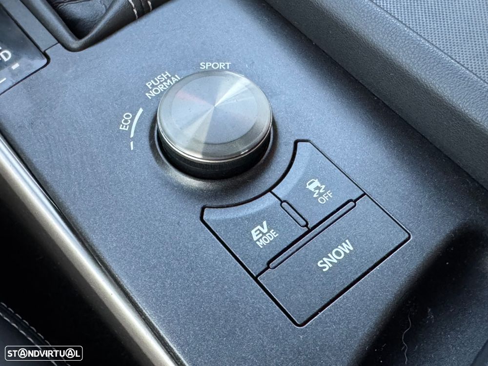 Lexus IS 300H Executive+ - 30