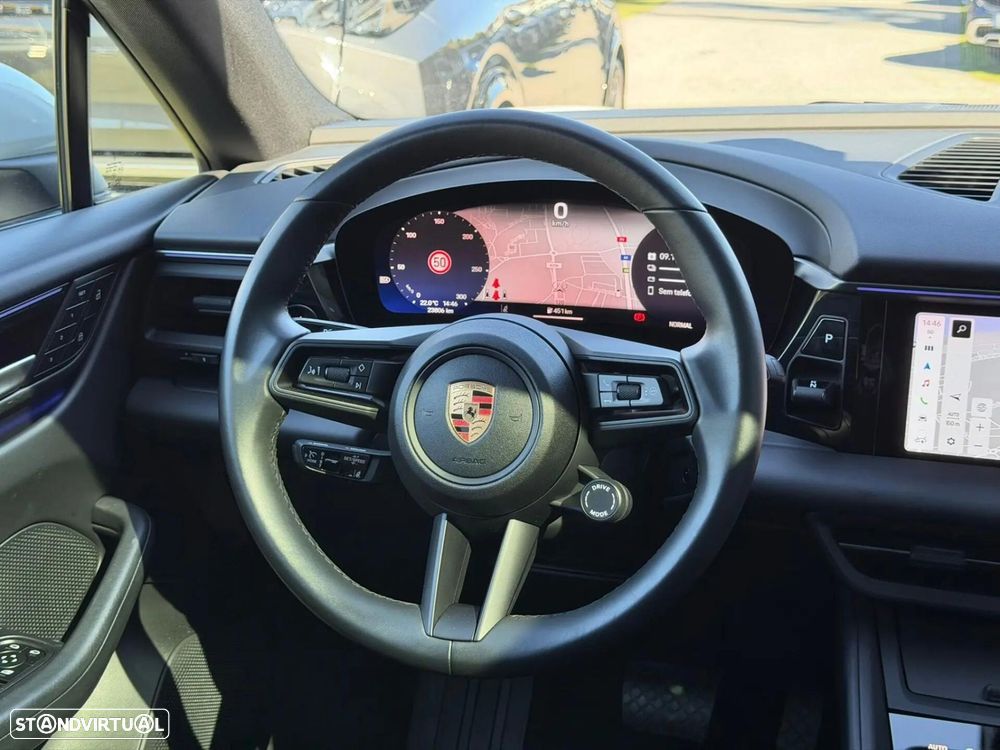 Porsche Macan Electric 4 - 32