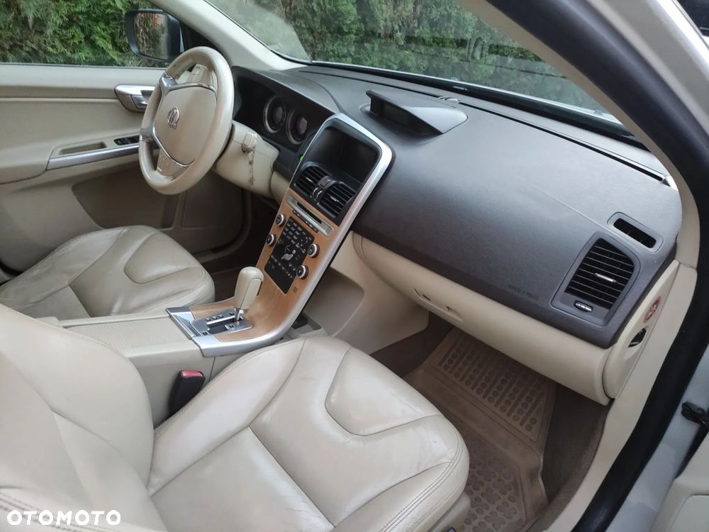Volvo XC 60 D5 AWD - 11