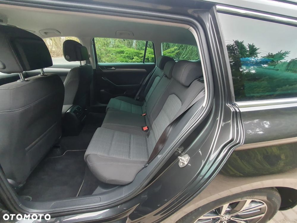Volkswagen Passat 2.0 TDI SCR DSG Business - 11