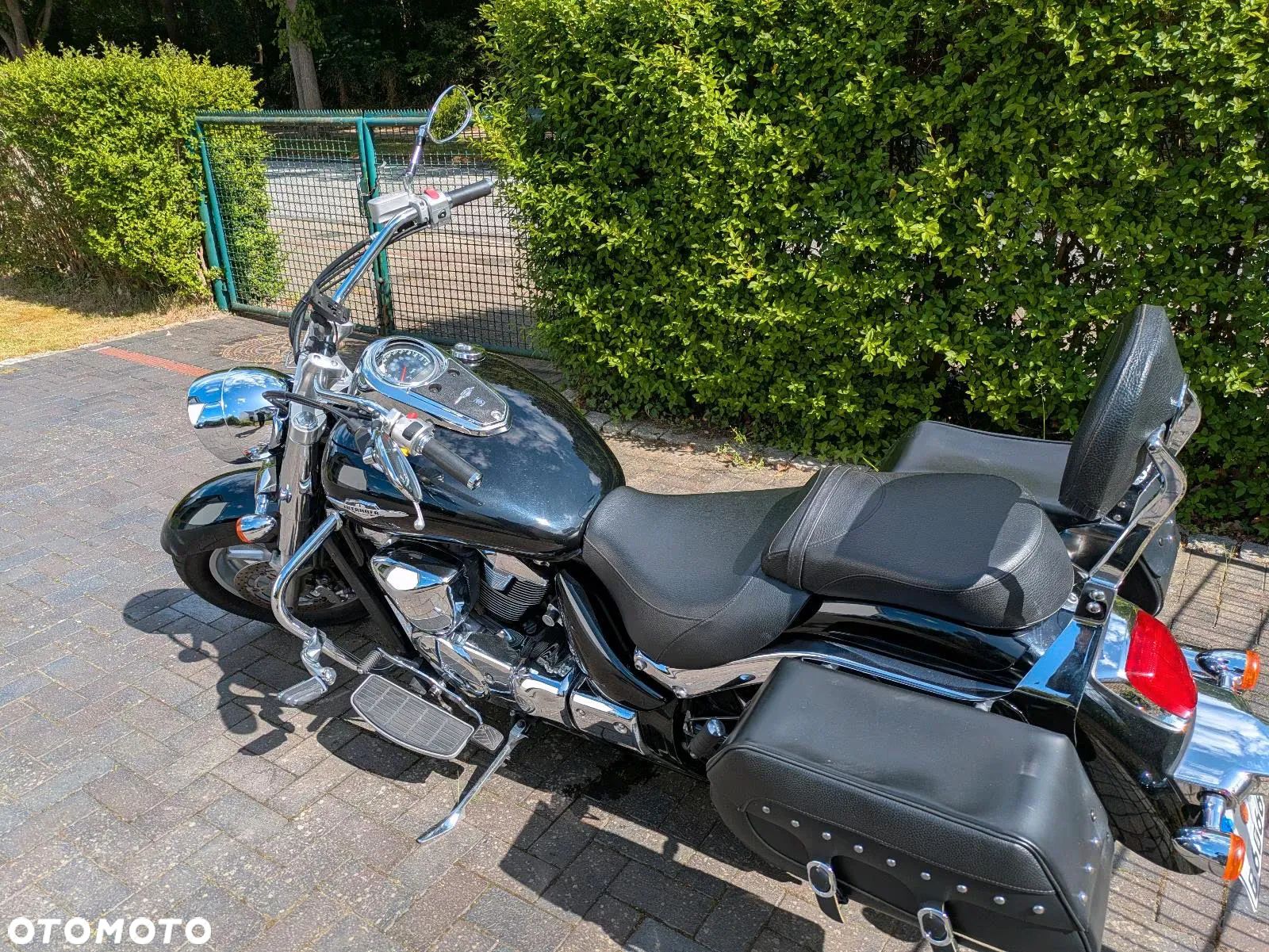 Suzuki Intruder - 1