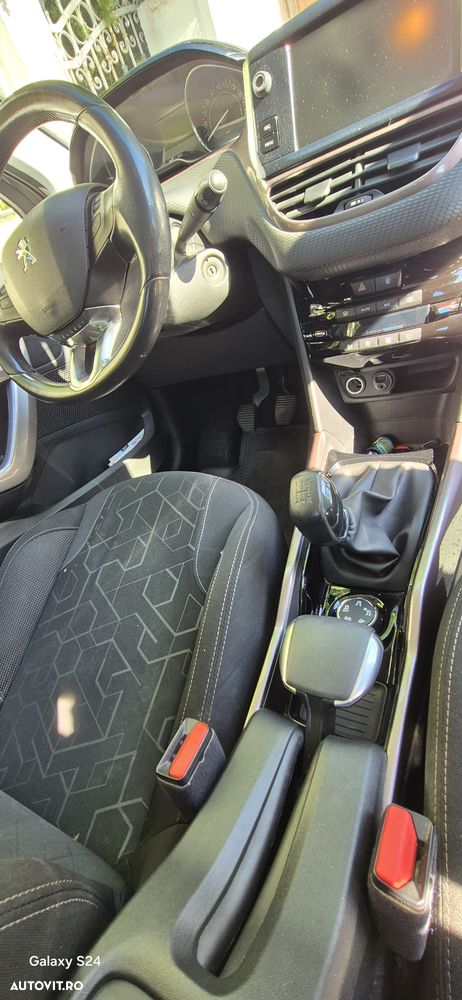 Peugeot 2008 1.6 e-HDi FAP STT Active - 4