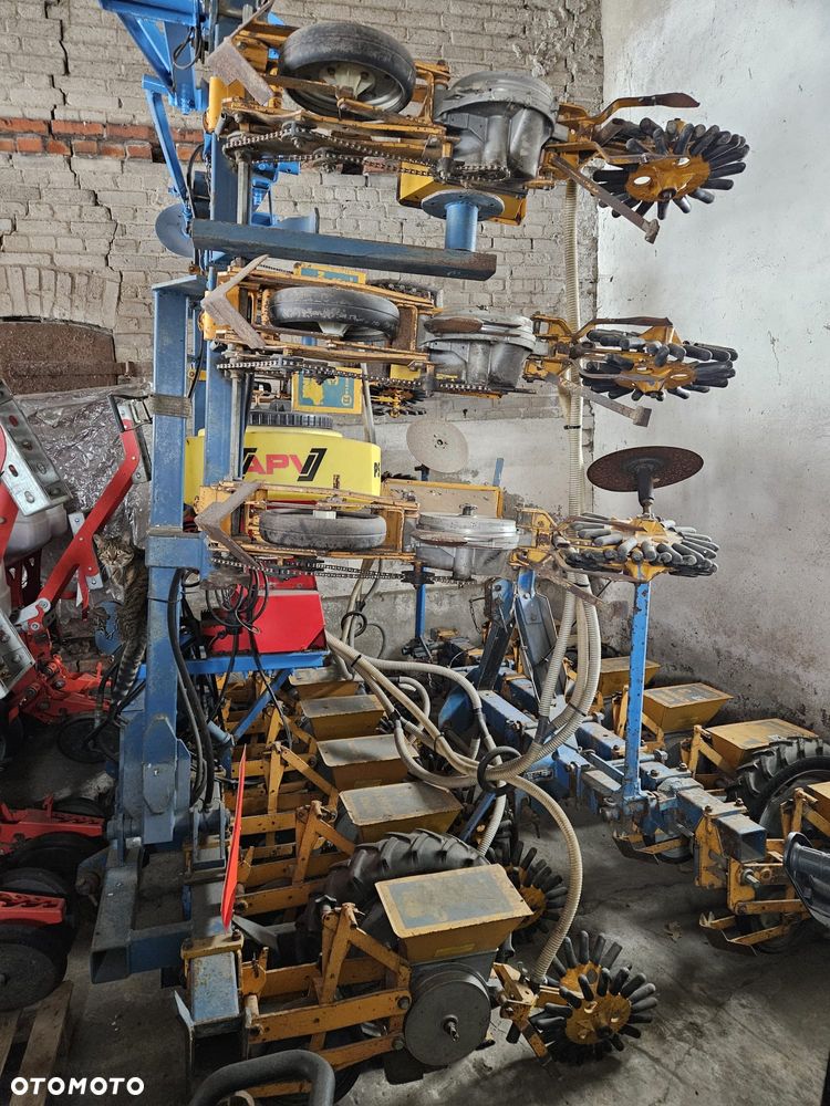 Inny Kleine Unicorn 3 Siewnik do buraków mechaniczny 12 rzędowy - 1