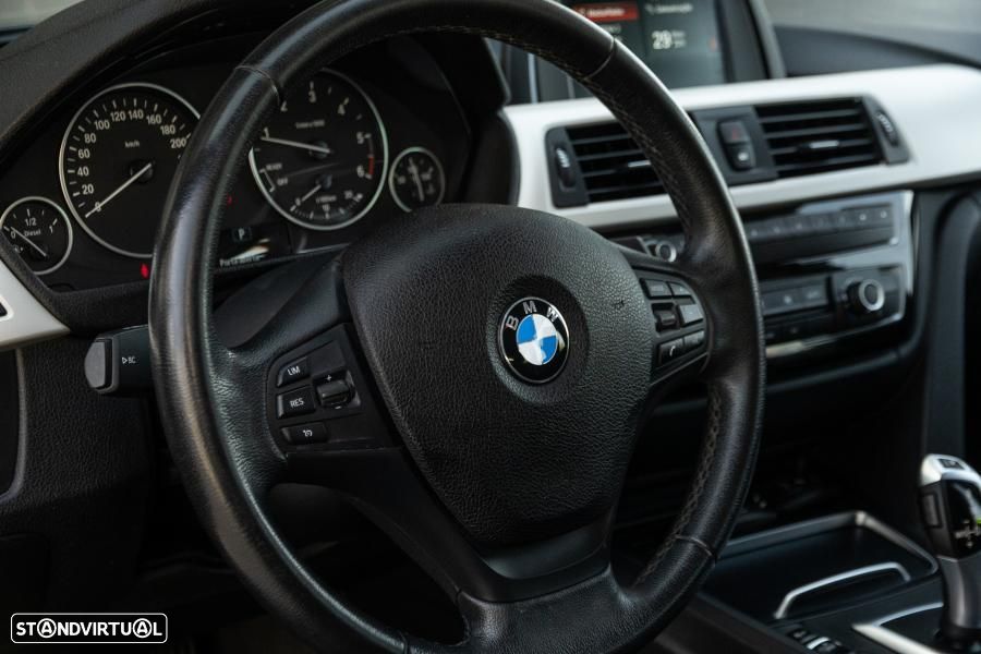 BMW 318 d Touring Auto - 25