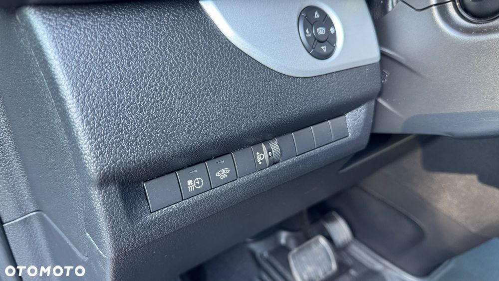 Peugeot Traveller L1 2.0 EAT8 Business - 28