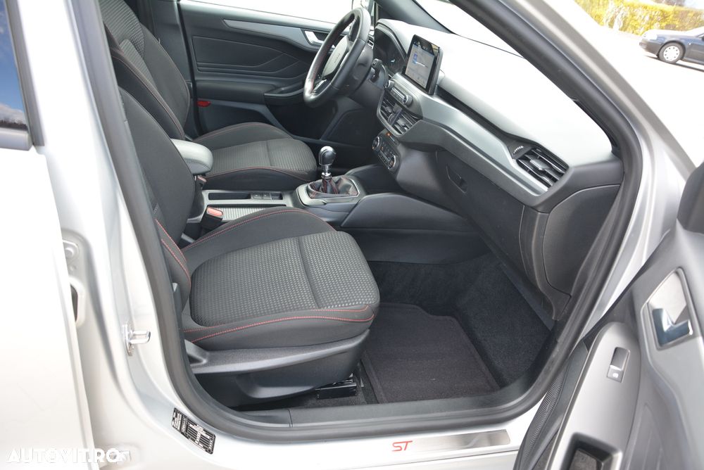 Ford Focus 1.0 EcoBoost Hybrid ST-LINE STYLE - 9