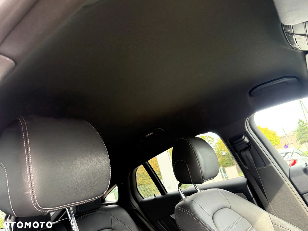 Mercedes-Benz GLC 250 d 4Matic 9G-TRONIC AMG Line - 13