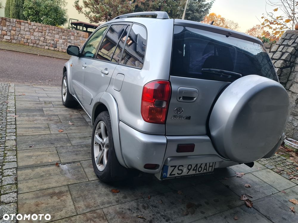 Toyota RAV4 D-4D 4x4 - 5