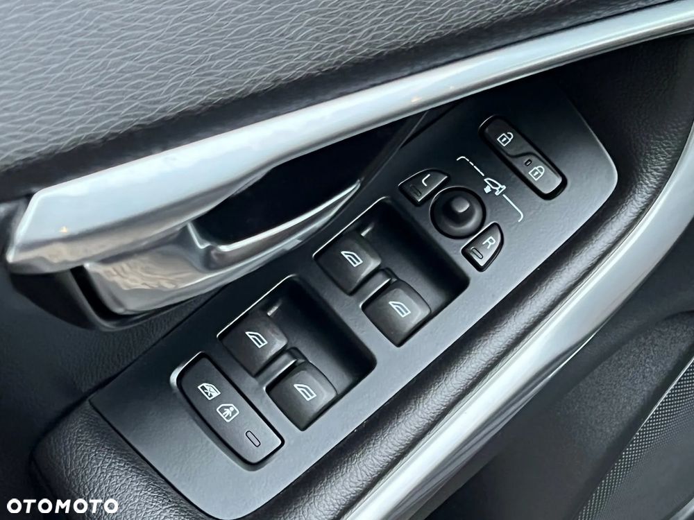 Volvo V40 Cross Country - 8