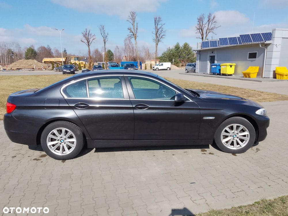 BMW Seria 5 523i - 6