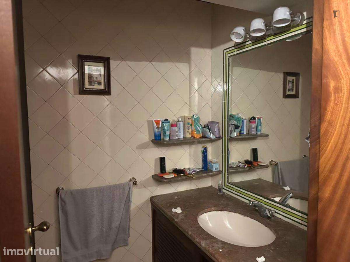Quarto - localizado em Olaias Lisbon - Grande imagem: 4/4