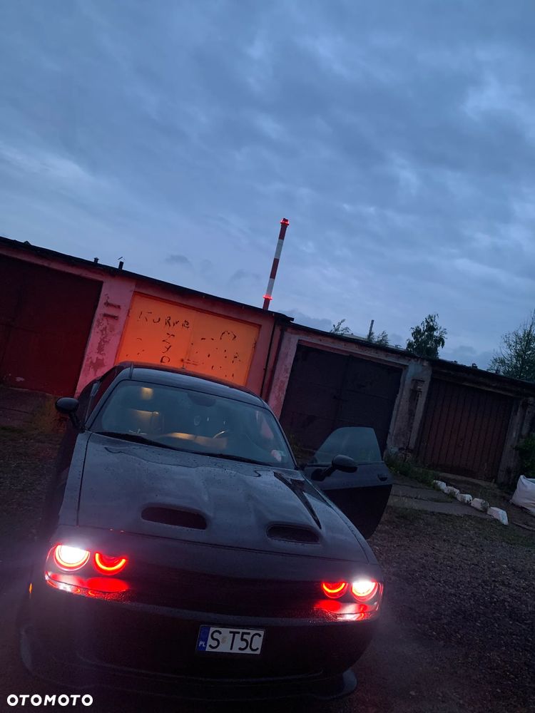 Dodge Challenger - 35