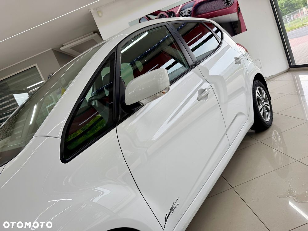 Kia Venga - 16