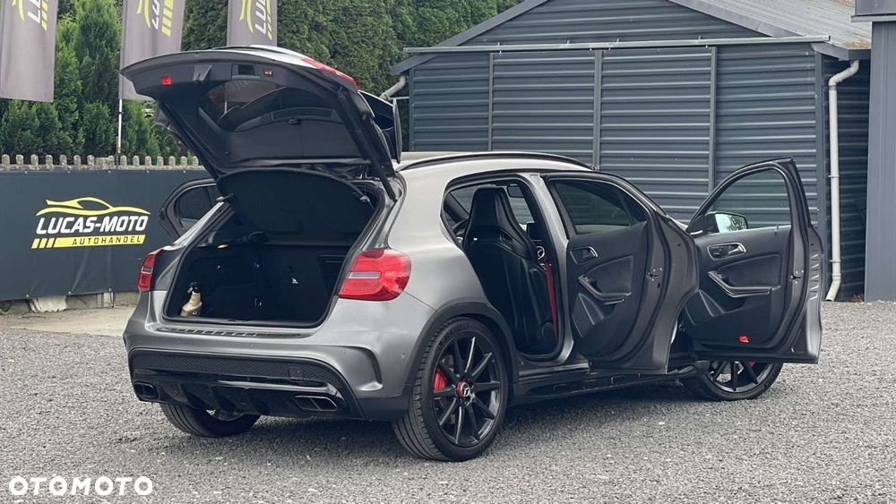 Mercedes-Benz GLA - 13