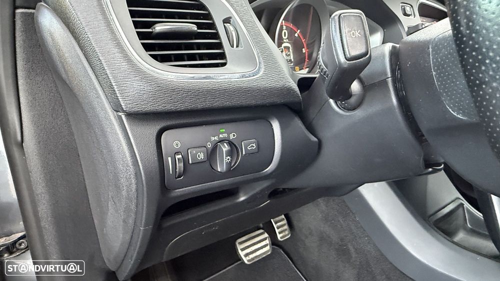 Volvo V40 2.0 D2 R-Design Momentum Geartronic - 29