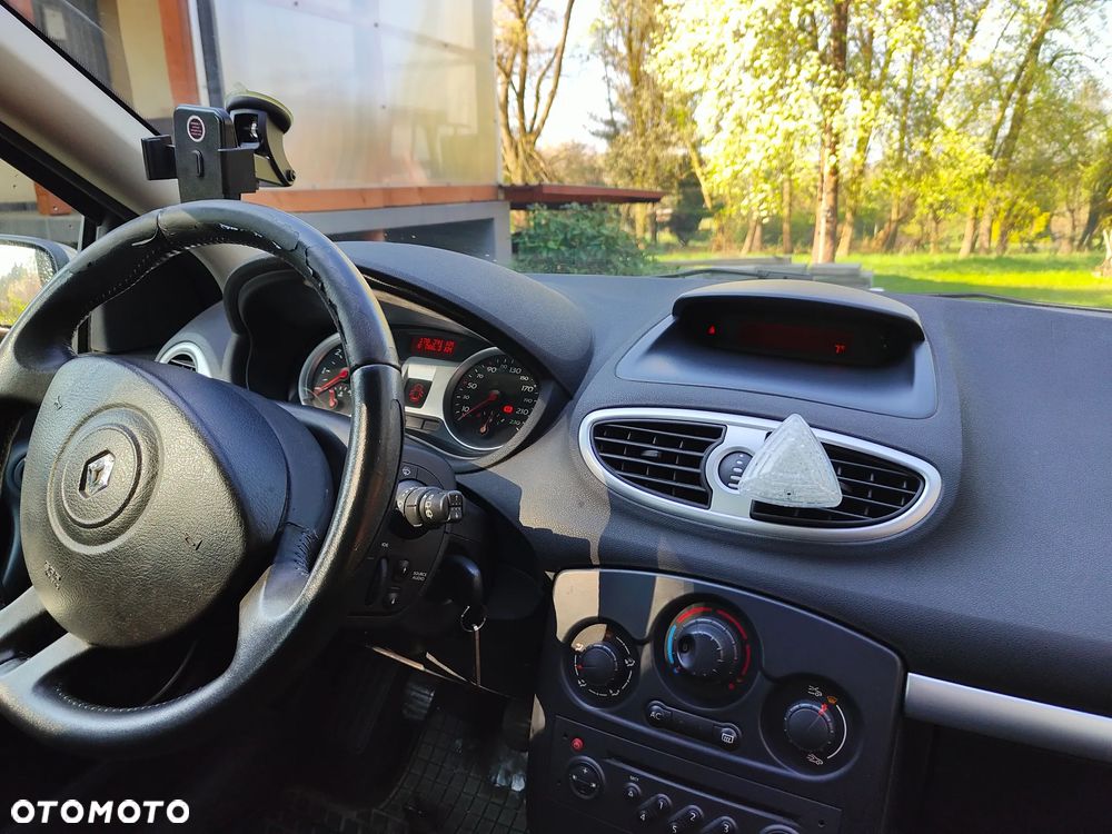 Renault Clio - 10