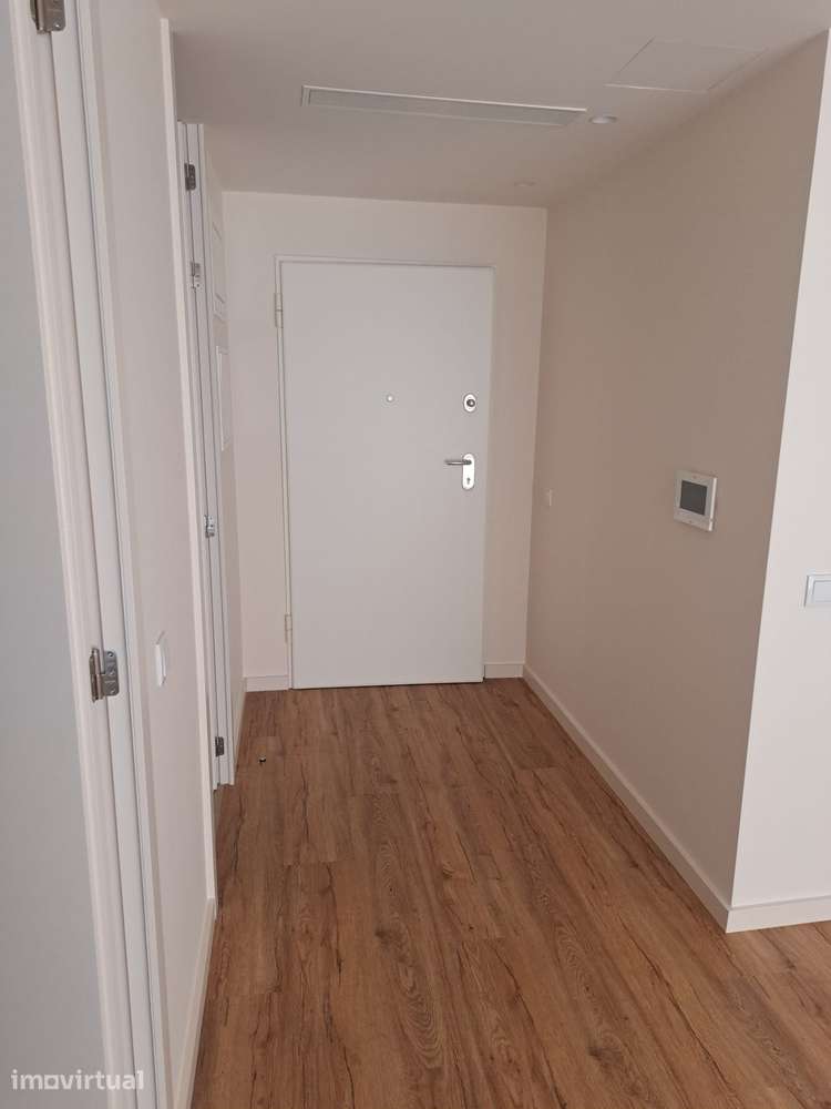 Apartamento T1 C/ Garagem Fechada - Grande imagem: 2/16