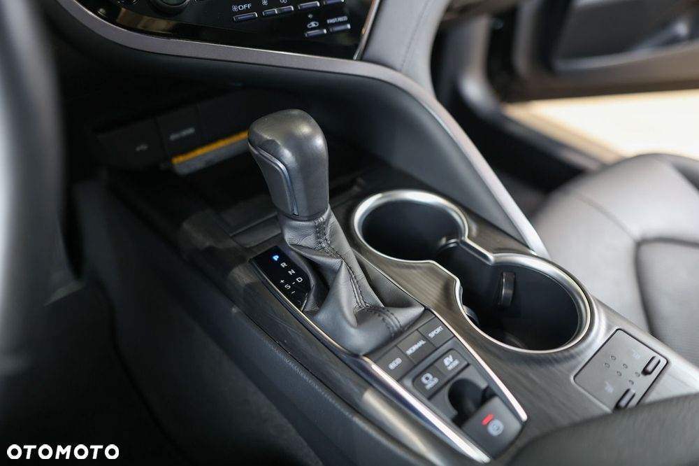 Toyota Camry - 16