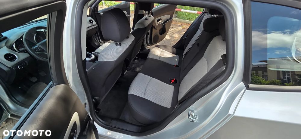 Chevrolet Cruze 1.6 LS - 15