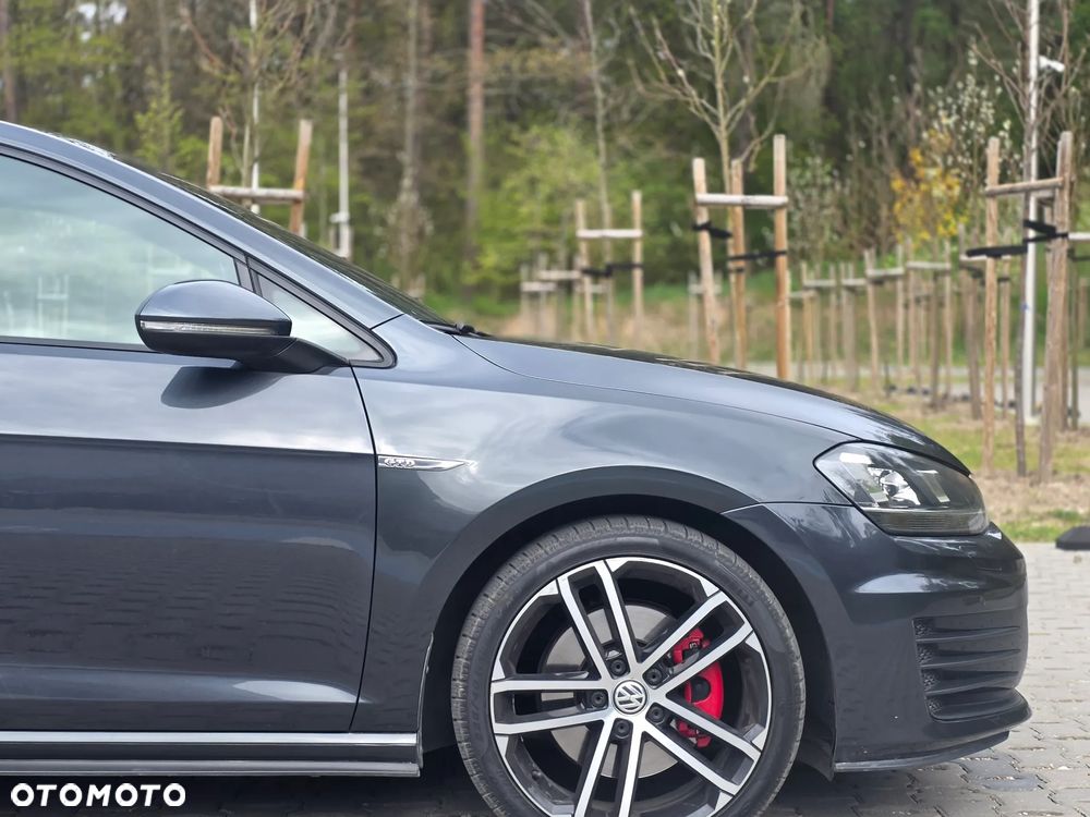 Volkswagen Golf 2.0 TDI BMT GTD - 32