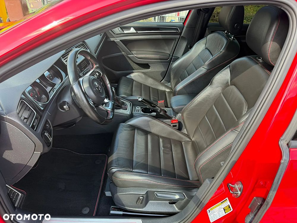 Volkswagen Golf - 14
