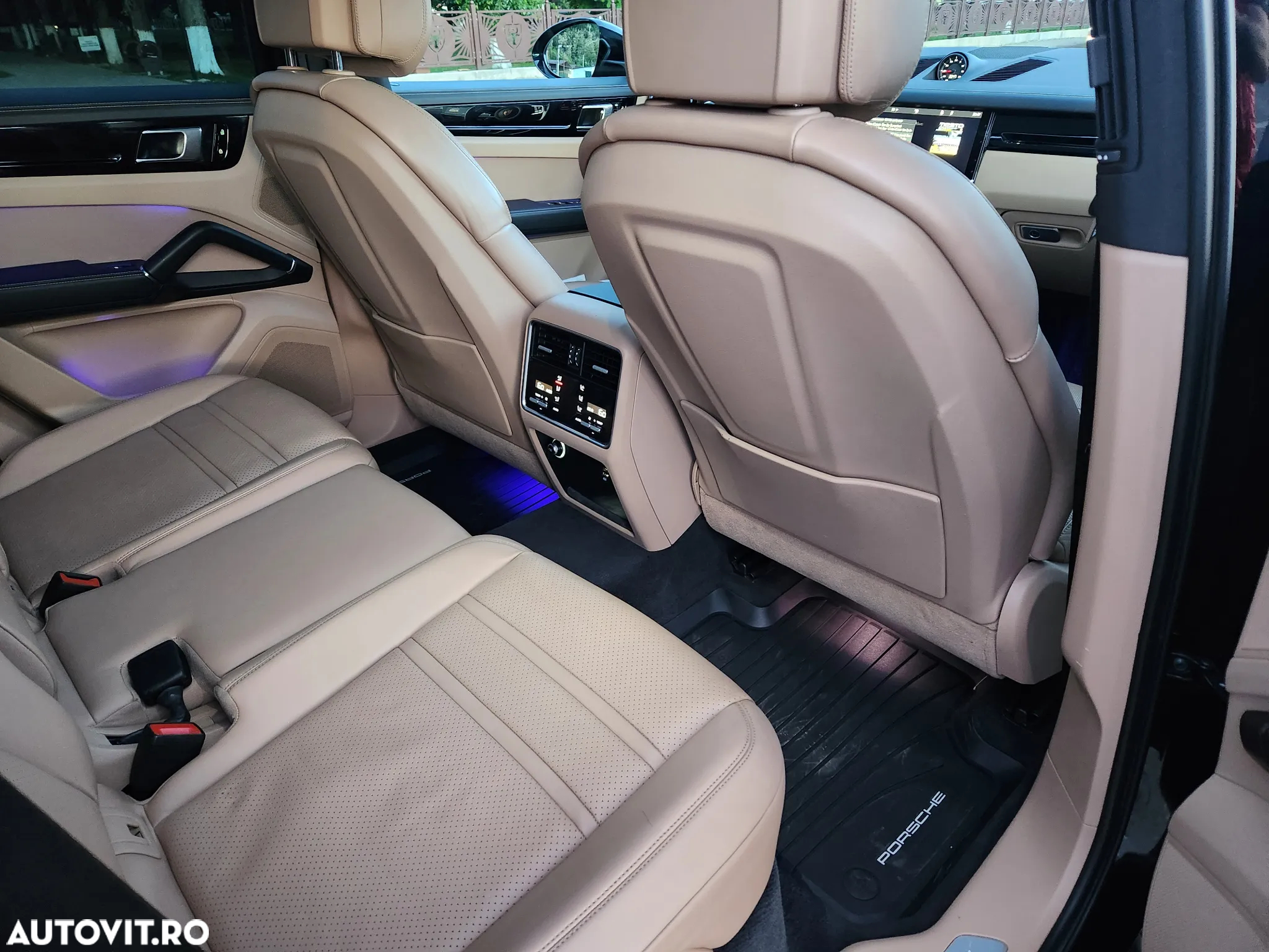 Porsche Cayenne - 30
