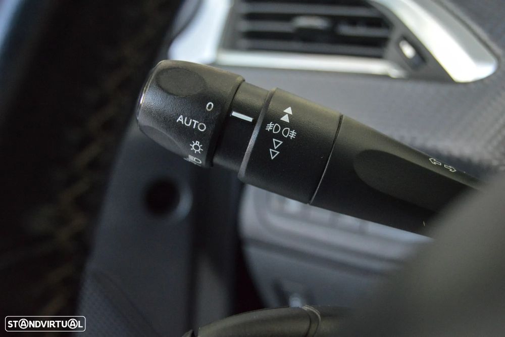 Peugeot 208 1.5 BlueHDi Allure - 32